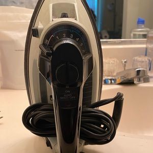 Retro white iron/steamer